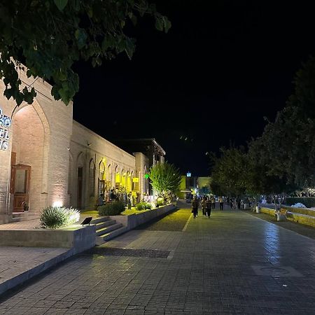 בוקורו Munis Hotel מראה חיצוני תמונה