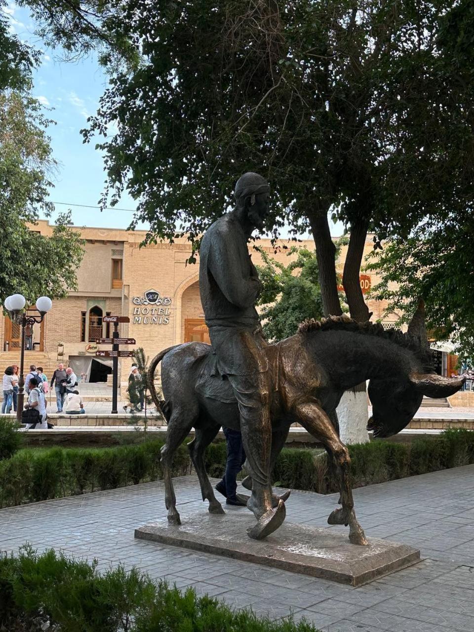 בוקורו Munis Hotel מראה חיצוני תמונה