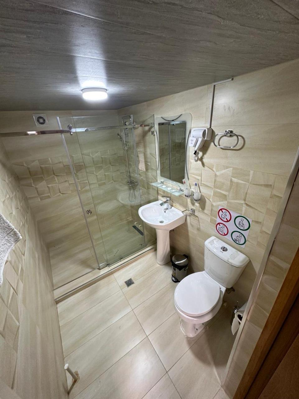 בוקורו Munis Hotel מראה חיצוני תמונה